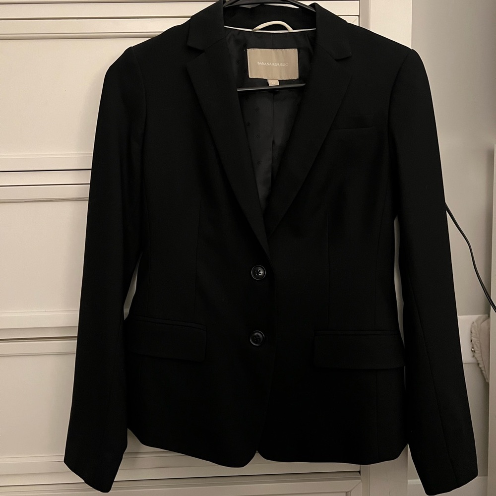 Banana Republic two button black lined blazer size 2P